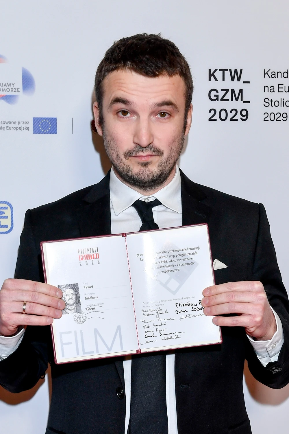 Paweł Maślona z "Paszportem "Polityki'