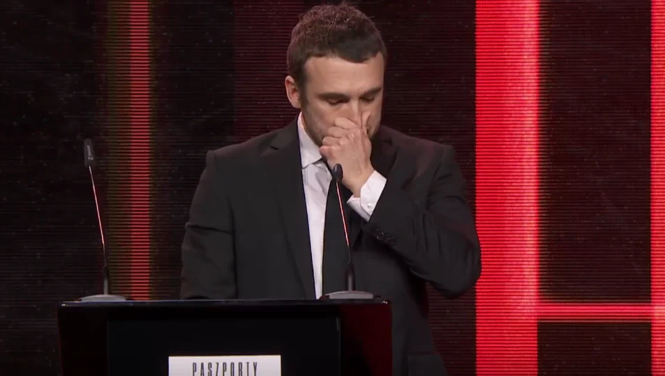 Paweł Maślona nie potrafił ukryć emocji, dziękując Marcinowi Wronie