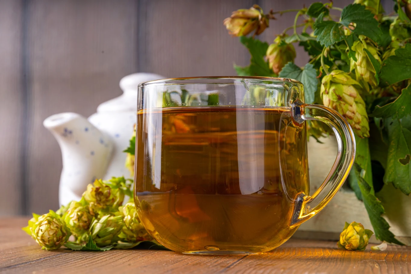 Napar z szyszek chmielu jest skuteczny w zwalczaniu problemów ze snem.