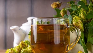 Pij wieczorem zamiast melisy. Wystarczy szklanka dziennie, by zasypiać jak dziecko