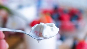 Pomaga schudnąć i wzmacnia kości. Najzdrowszy jogurt