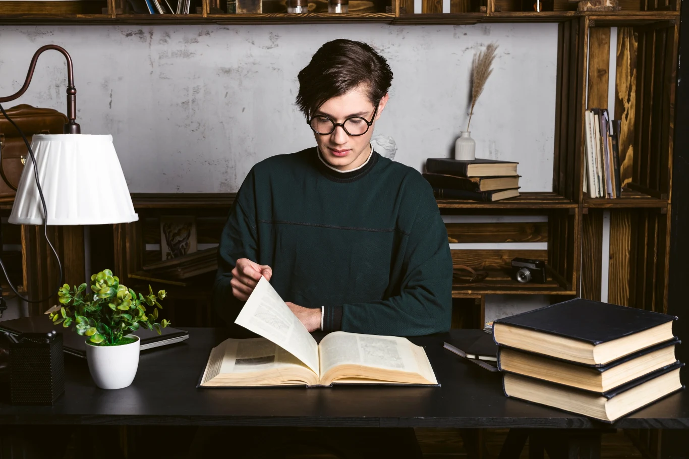 Inteligencję dziedziczymy po rodzicach w około 40-60%. Reszta uzależniona jest od wielu innych czynników. 