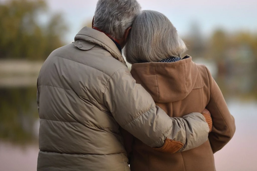 Przytulanie oraz bliskość sprawiają, że zmniejsza się ryzyko wystąpienia zawału serca lub udaru mózgu