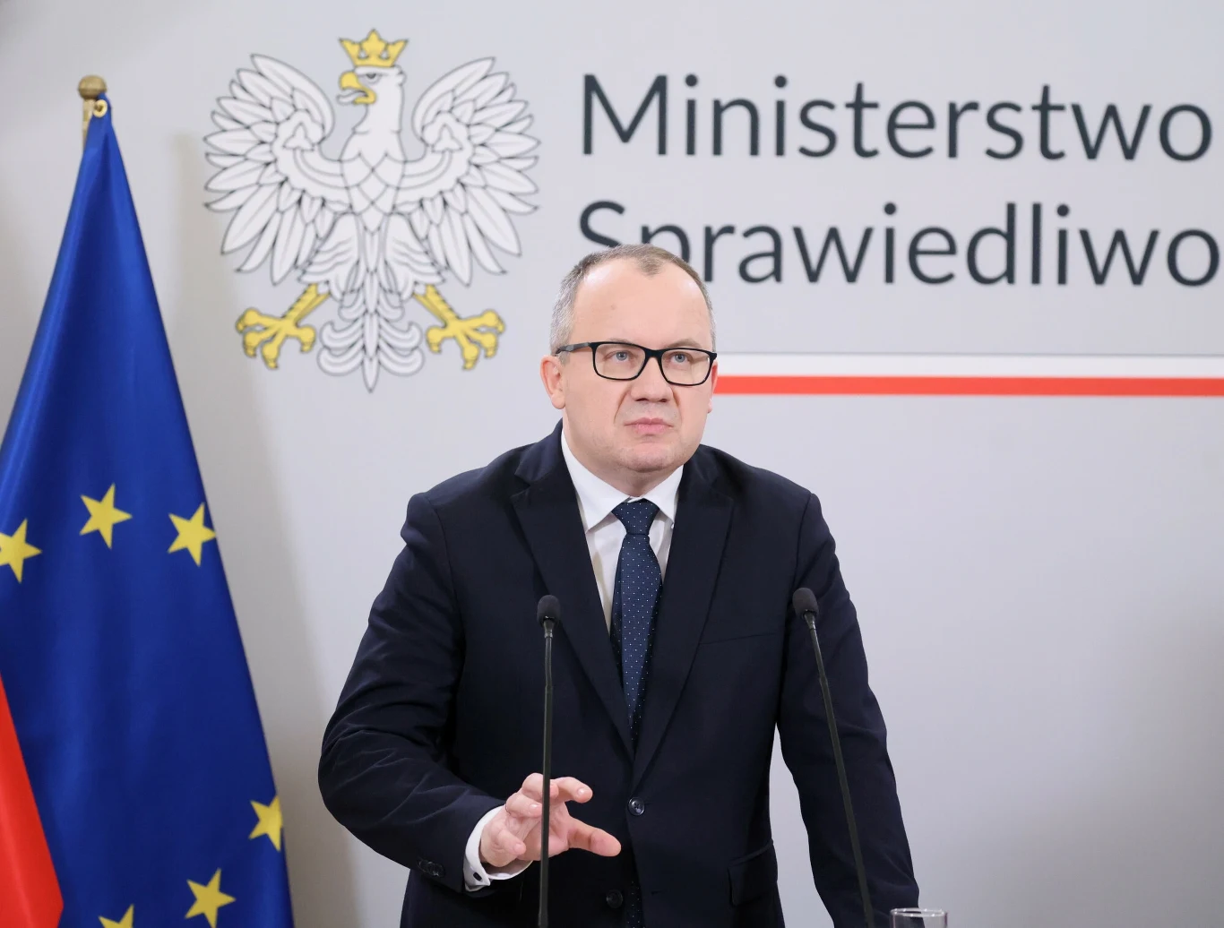 Prokurator Generalny Adam Bodnar wysyła na przymusowe urlopy swoich zastępców Prokurator Generalny Adam Bodnar wysyła na przymusowe urlopy swoich zastępców