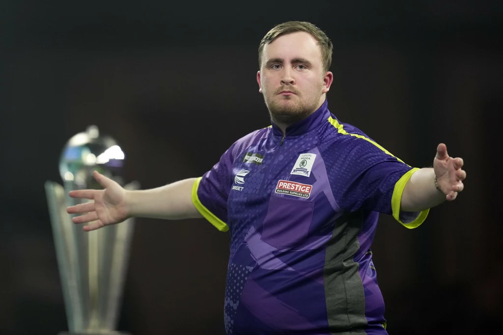 Na zdjęciu cudowny dzieciak z Warrington, 17-letni Luke Littler. Na zdjęciu cudowny dzieciak z Warrington, 17-letni Luke Littler.