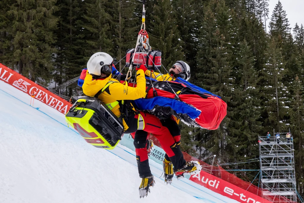Służby medyczne miały pełne ręce roboty podczas jednego z treningów przed zawodami Pucharu Świata w Kitzbuehel Służby medyczne miały pełne ręce roboty podczas jednego z treningów przed zawodami Pucharu Świata w Kitzbuehel