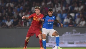 Marcin Listkowski (z lewej) tu w barwach US Lecce w walce o piłkę z Giovannim Di Lorenzo z SSC Napoli
