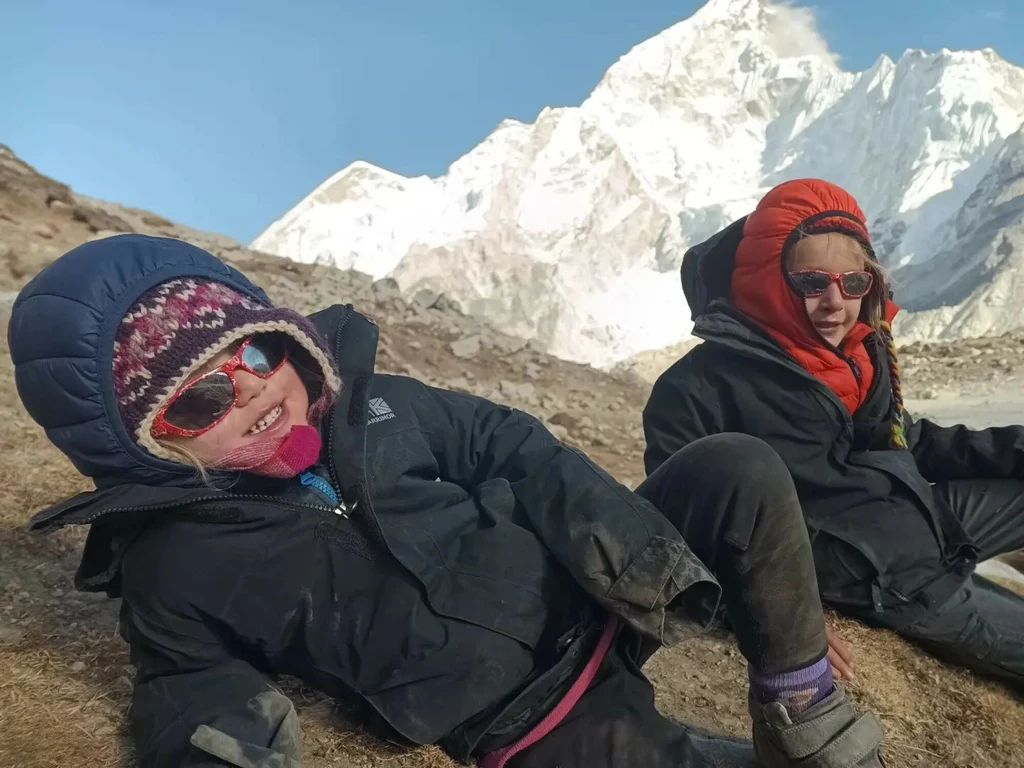 „Nie miała żadnego wsparcia, szła sama” - mówi ojciec dziewczynki, która dotarła na własnych nogach do bazy pod Mount Everest