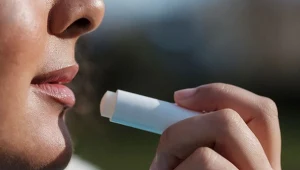 ​Zamiast kupnymi szminkami smaruję usta tym. Są gładkie i nawilżone nawet w mrozy