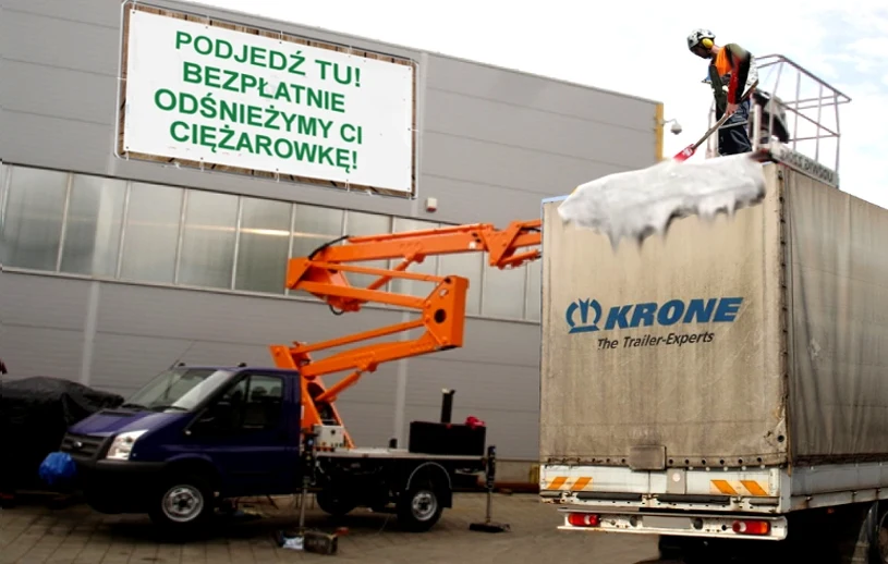 Jak usunąć lód z naczepy ciężarówki?