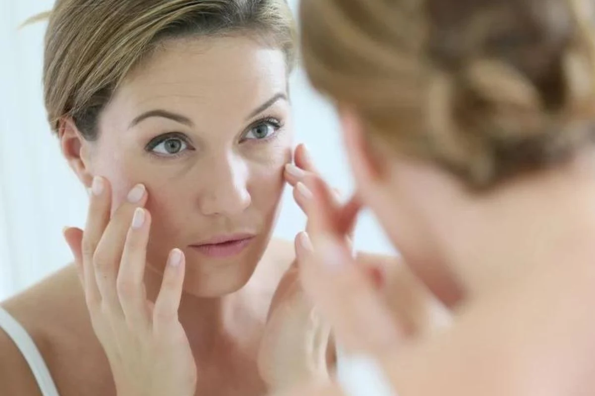 Opuchnięcia twarzy, szczególnie widoczne po przebudzeniu, mogą mieć związek z nadmiarem cukru w diecie Zmiany pojawiające się w obrębie twarzy mogą świadczyć o rozwijającej się chorobie