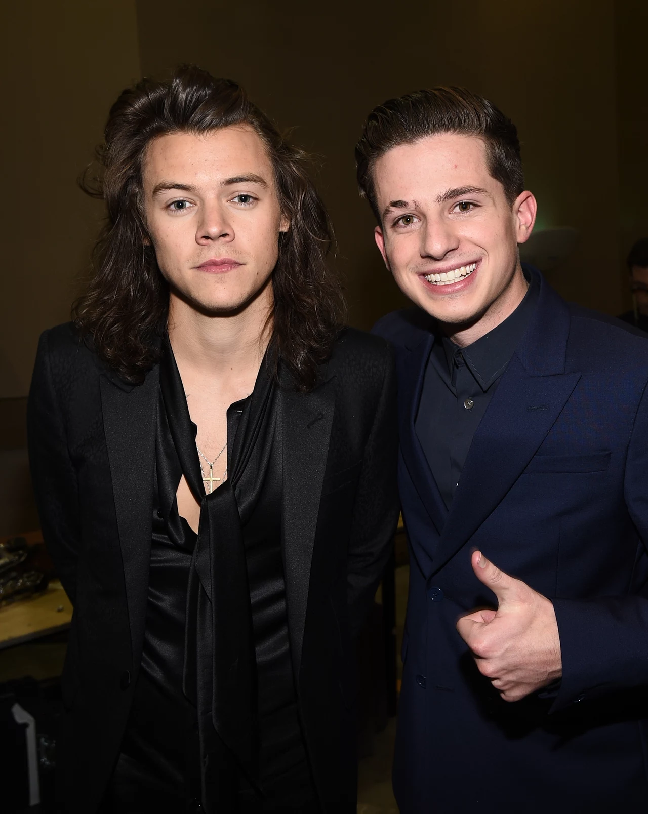 Charlie Puth u boku Harry'ego Stylesa Charlie Puth u boku Harry'ego Stylesa