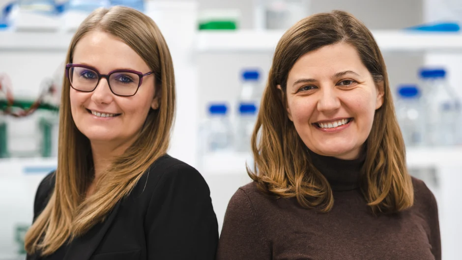 Dr Aleksandra Kołodziejczyk oraz dr Ewelina Małecka-Grajek dzięki nagrodzie będą mogły rozwijać swoje badania. Oprócz nich grant dostał także dr Maciej Cieśla. Dr Aleksandra Kołodziejczyk oraz dr Ewelina Małecka-Grajek dzięki nagrodzie będą mogły rozwijać swoje badania. Oprócz nich grant dostał także dr Maciej Cieśla.