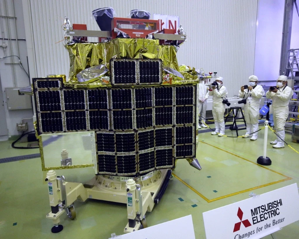 Lądownik Smart Lander for Investigating Moon (SLIM) podczas prezentacji w czerwcu 2023 roku Lądownik Smart Lander for Investigating Moon (SLIM) podczas prezentacji w czerwcu 2023 roku