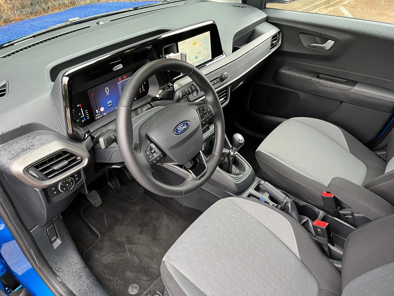 Sam kokpit prezentuje się wzorowo. Niestety jakość plastików budzi zastrzeżenia 