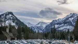 "Taniej jest w Alpach". Ceny parkingów w Tatrach szokują
