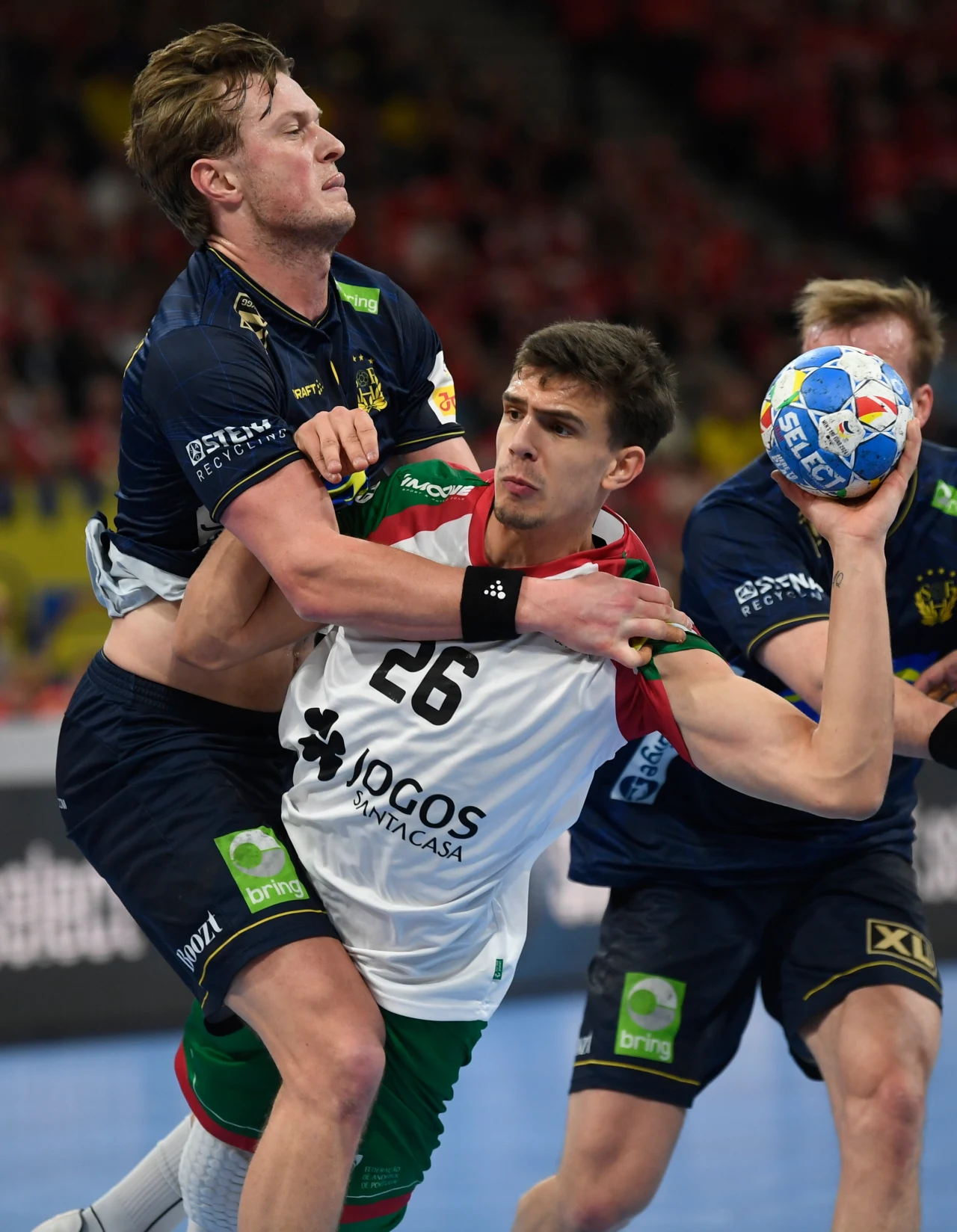 W akcji 18-letni Francisco Costa, najskuteczniejszy gracz Portugalii w pierwszej połowie