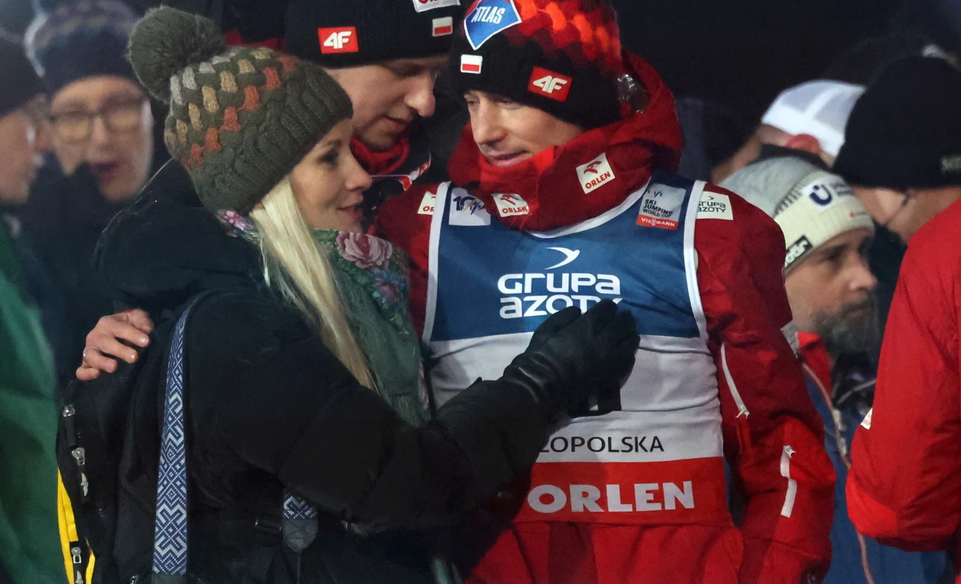 Kamil Stoch i Ewa Bilan-Stoch na Wielkiej Krokwi. Zawody Pucharu Świata w skokach narciarskich w Zakopanem Kamil Stoch i Ewa Bilan-Stoch na Wielkiej Krokwi. Zawody Pucharu Świata w skokach narciarskich w Zakopanem