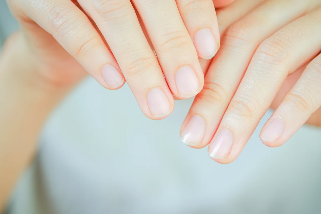 Obserwuj uważnie swoje paznokcie, a jeśli coś wzbudzi twój niepokój, udaj się do dermatologa Obserwuj uważnie swoje paznokcie, a jeśli coś wzbudzi twój niepokój, udaj się do dermatologa