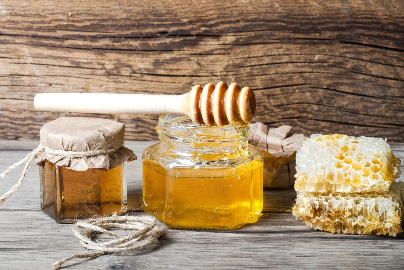 Sposób przechowywania miodu decyduje o jego właściwościach. Sposób przechowywania miodu decyduje o jego właściwościach.