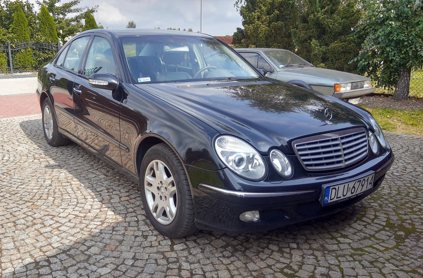W211 był prawdziwym skokiem jakościowym jeśli chodzi o zabezpieczenie antykorozyjne w Mercedesie. Ale dziś to już stare i mozno zużyte samochody...