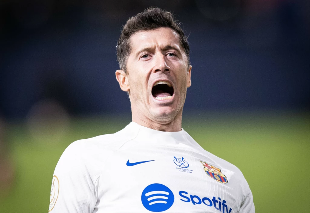 Robert Lewandowski - reprezentant Polski - podczas spotkania FC Barcelona Robert Lewandowski - reprezentant Polski - podczas spotkania FC Barcelona