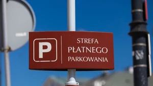 Narastające problemy samorządów. Turyści nie płacą za parkowanie w płatnych strefach