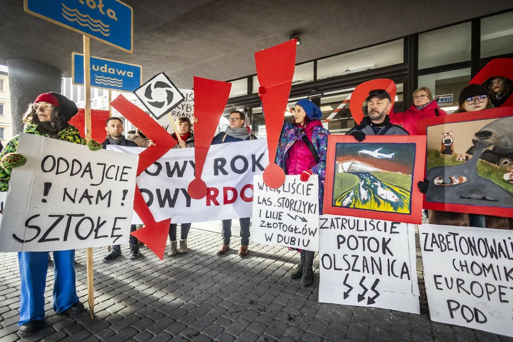 Przedstawiciele grup przyrodników i aktywistów protestowali w sprawie zmian w krakowskiej RDOŚ