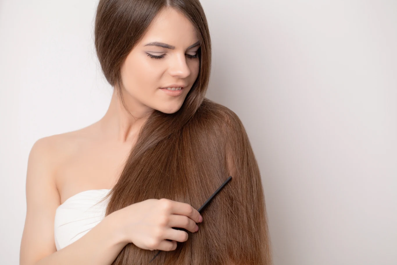 Włosy będą wyraźnie wygładzone po olejowaniu i suszeniu z zimnym nawiewem. Włosy będą wyraźnie wygładzone po olejowaniu i suszeniu z zimnym nawiewem.