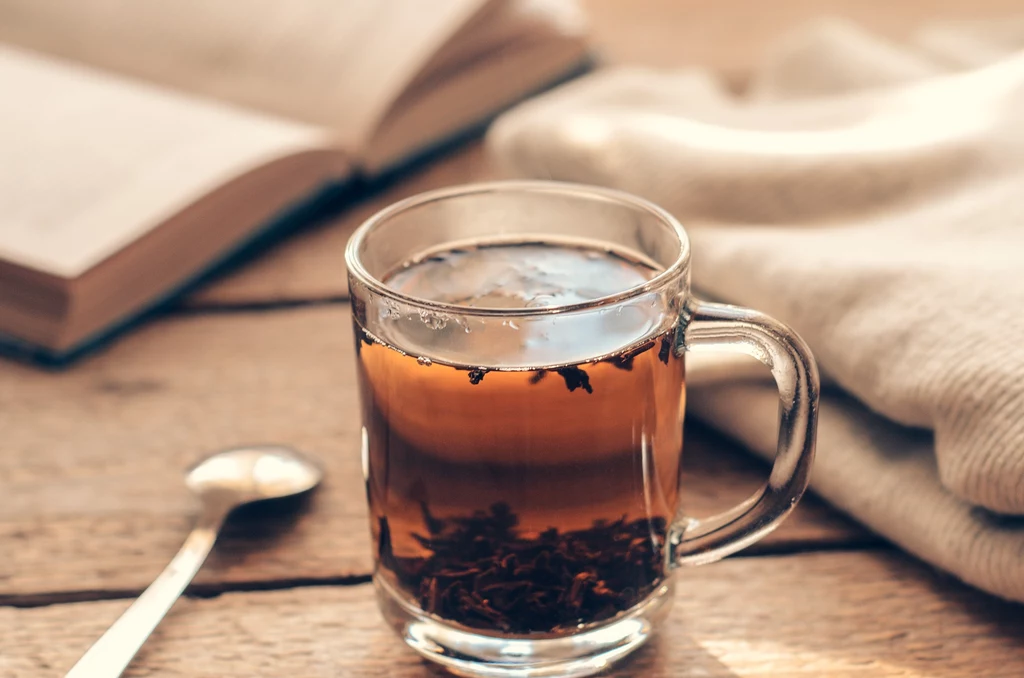 Jakie dodatki do herbaty wybrać? Jedna przyprawa bardzo ci się przysłuży