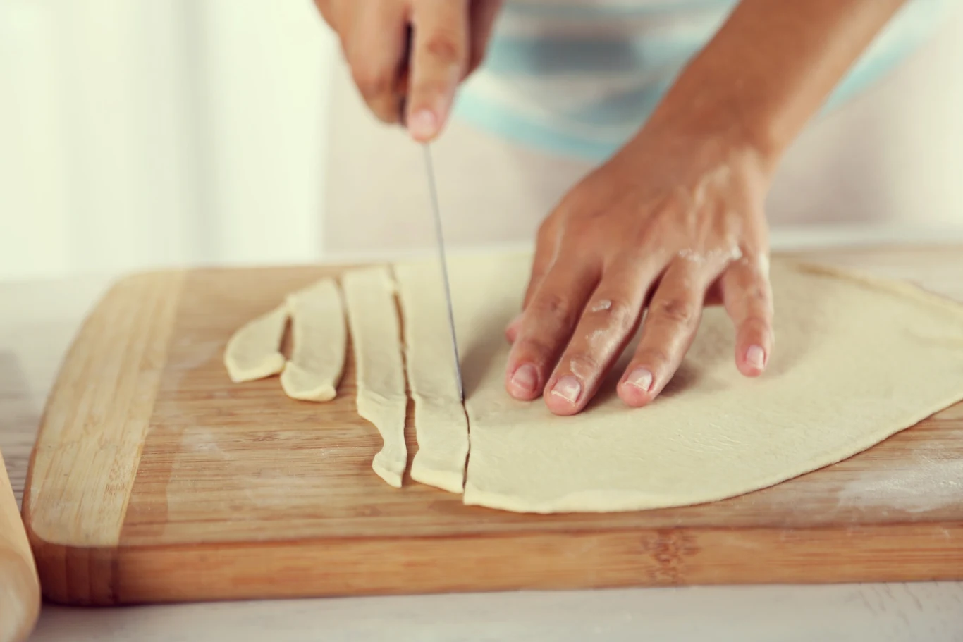 Jak zrobić faworki krok po kroku? Jak zrobić faworki krok po kroku?
