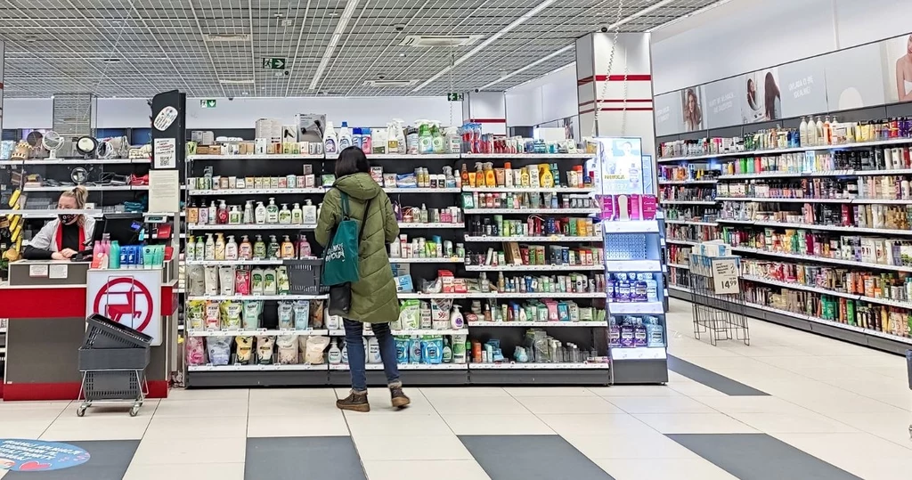 Rossman zatrudni nastolatków. Tak chce ich zachęcić do pracy