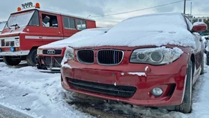 Między innymi takie BMW 118d Coupe czeka na nowego właściciela w Krakowie. Ktoś porzucił auto na ulicach miasta