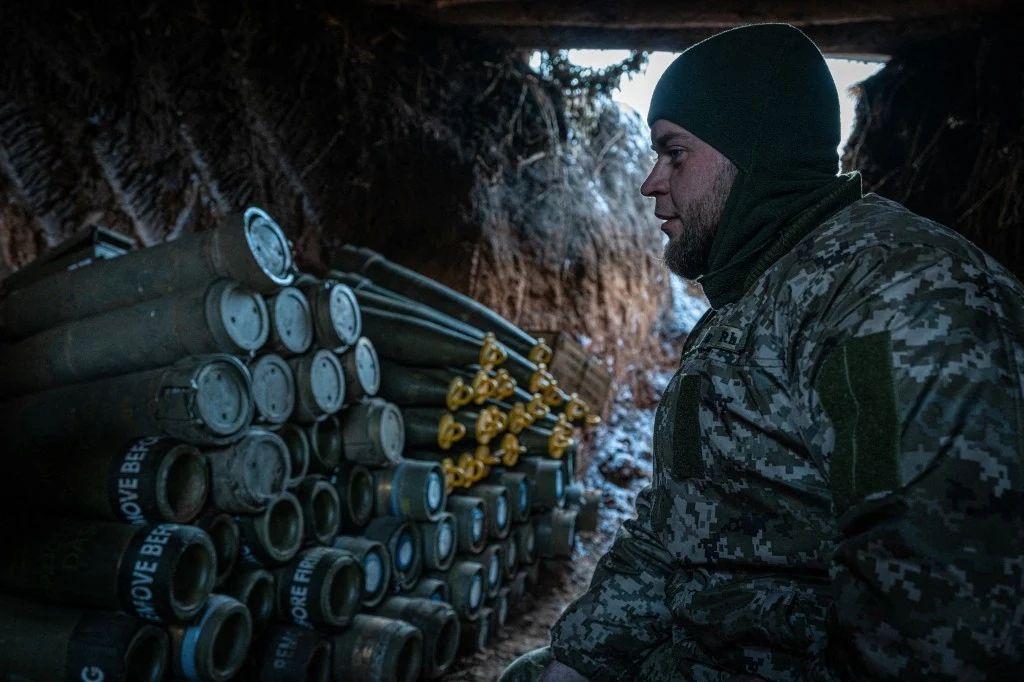 Ukraiński żołnierz na froncie w obwodzie donieckim Ukraiński żołnierz na froncie w obwodzie donieckim