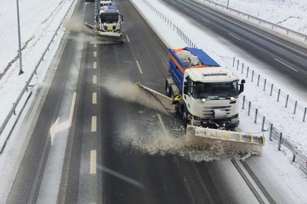 Drogowcy wydali na odśnieżanie dróg już 200 mln złotych, a zima się jeszcze nie skończyła.