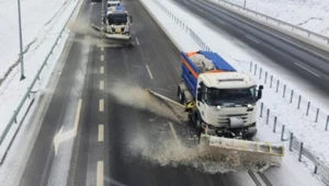 Tyle pieniędzy wydajemy na odśnieżanie dróg zimą. Kwota zwala z nóg