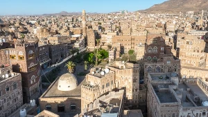 Kryzys na Morzu Czerwonym może mocno wpłynąć na gospodarkę. Na zdjęciu stare miasto w stolicy Jemenu, Sanie.