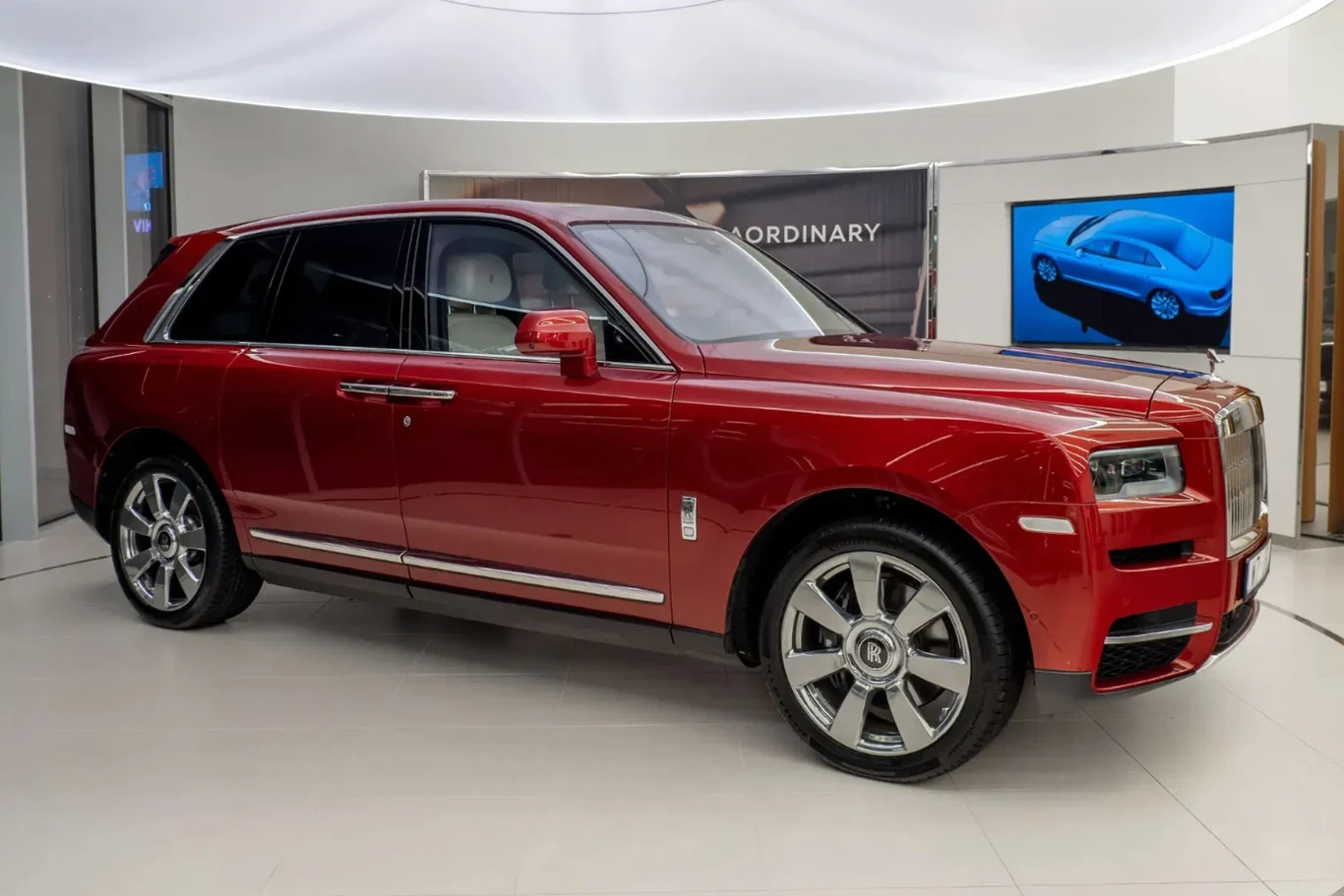 Wyjątkowy Rolls-Royce Cullinan trafił na sprzedaż. Wcześniej jeździł nim Andrés Iniesta/Otomoto