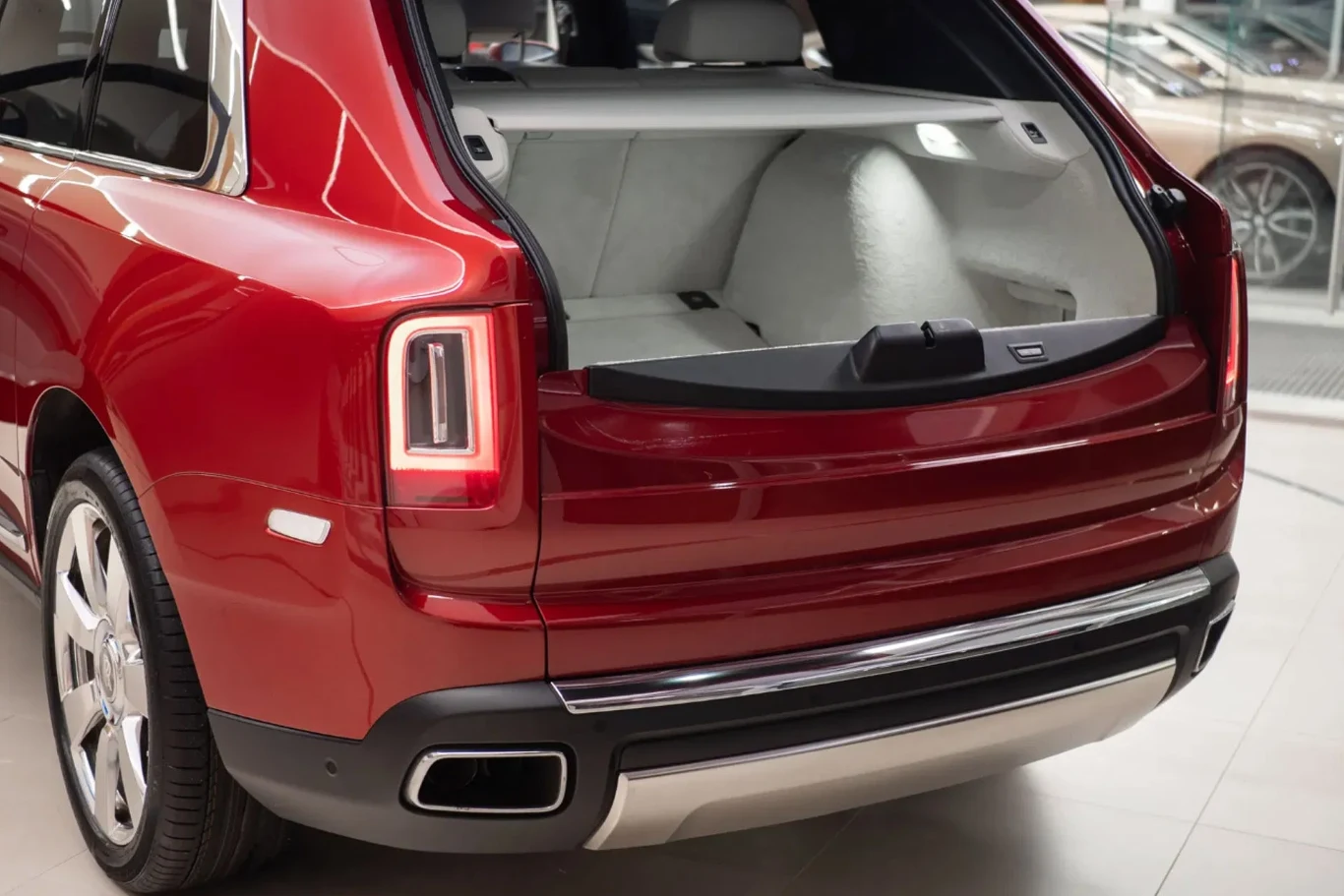 Rolls-Royce Cullinan to jedyny SUV w ofercie marki z Goodwood/otomoto