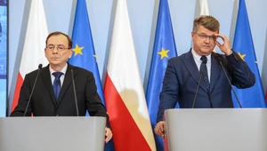 Mariusz Kamiński oraz Maciej Wąsik podczas konferencji prasowej w KPRM (zdj. arch.)