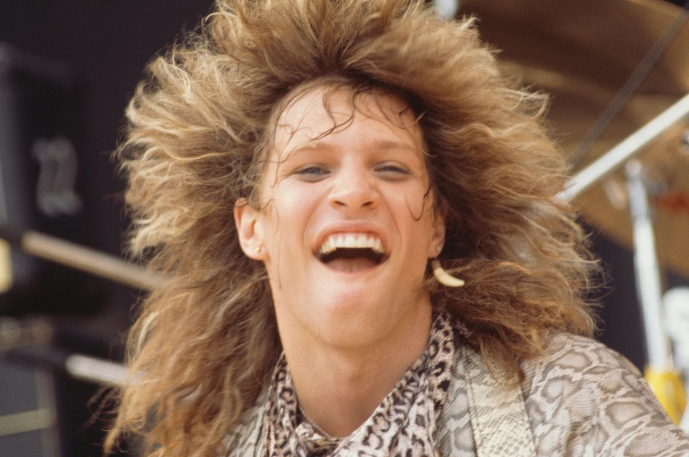 Jon Bon Jovi podczas koncertu w Japonii w 1984 r. Jon Bon Jovi podczas koncertu w Japonii w 1984 r.