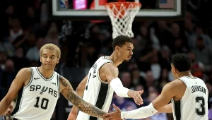 Jeremy Sochan (L) w ekipie San Antonio Spurs