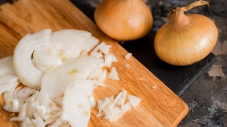 Poznaj sekret cebuli! Zaskakujące efekty naturalnej kuracji dla włosów