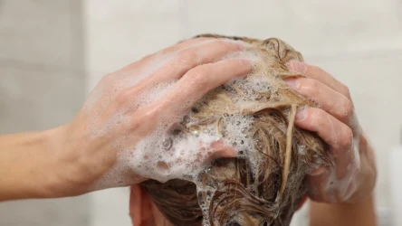 Jak często powinno się myć włosy? Raz w tygodniu to zdecydowanie zbyt rzadko 