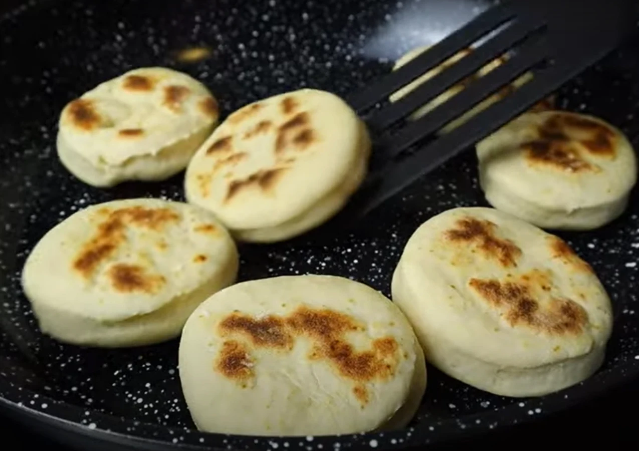 Bułki z patelni zrobisz w 10 minut. Bułki z patelni zrobisz w 10 minut.