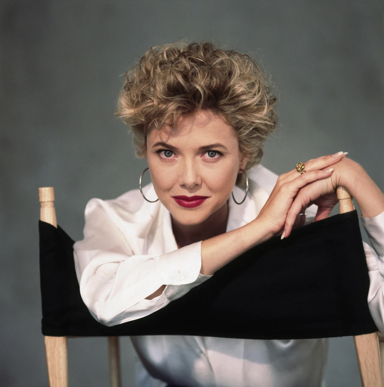 Annette Bening jako Myra Langtry w "Naciągaczach"