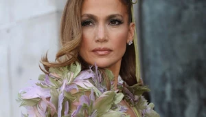 Jennifer Lopez walczy o uwagę w odważnych stylizacjach. Trudno oderwać wzrok