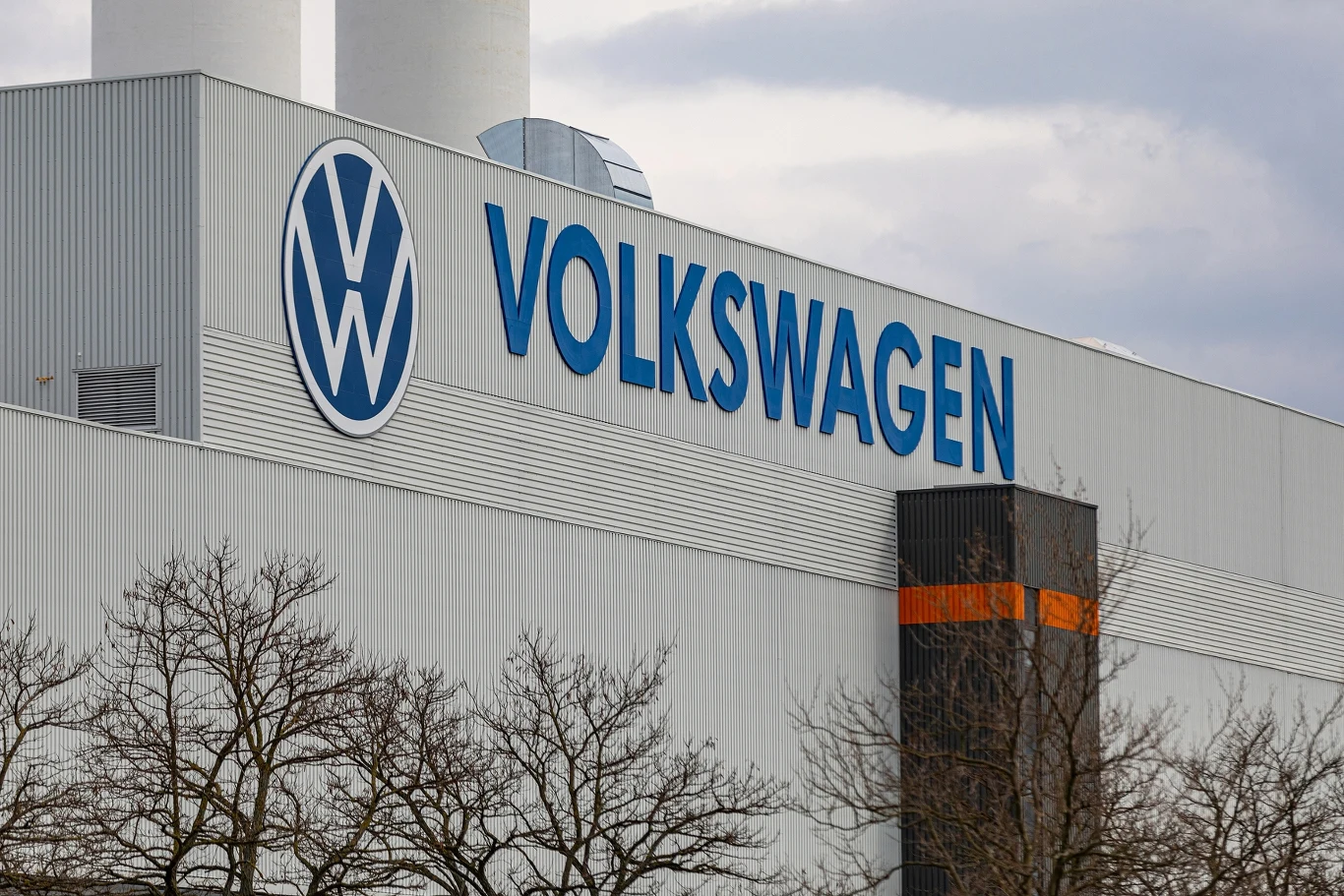 Fabryka Volkswagena w Zwickau zatrudnia około 8 000 pracowników. Fabryka Volkswagena w Zwickau zatrudnia około 8 000 pracowników.