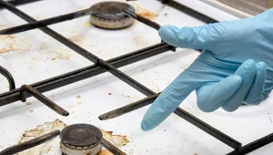 Umyj tym przypalone palniki. Szybko usuniesz nawet najbardziej uporczywy brud