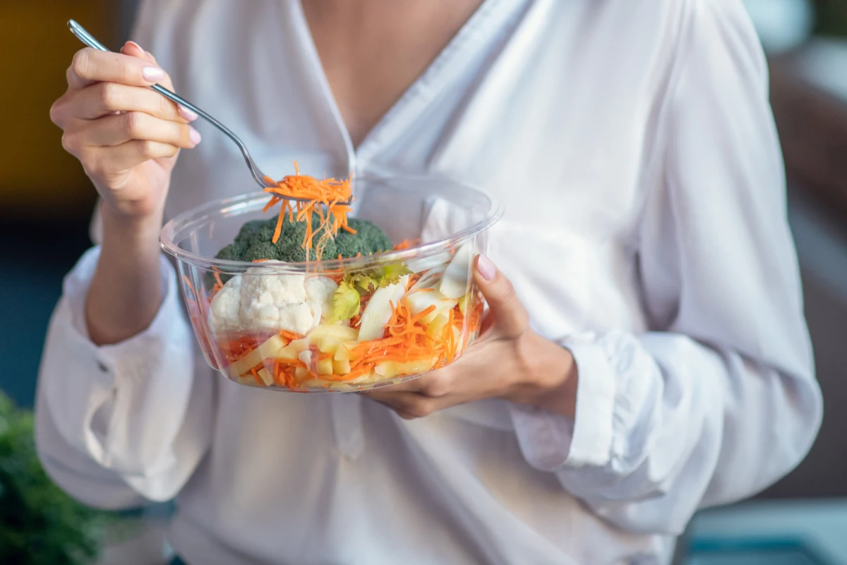 Personalizacja i elastyczność coraz częściej zastępują sztywne schematy żywieniowe Zapomnij o liczeniu kalorii i uczuciu głodu. Jedna z najskuteczniejszych diet powraca